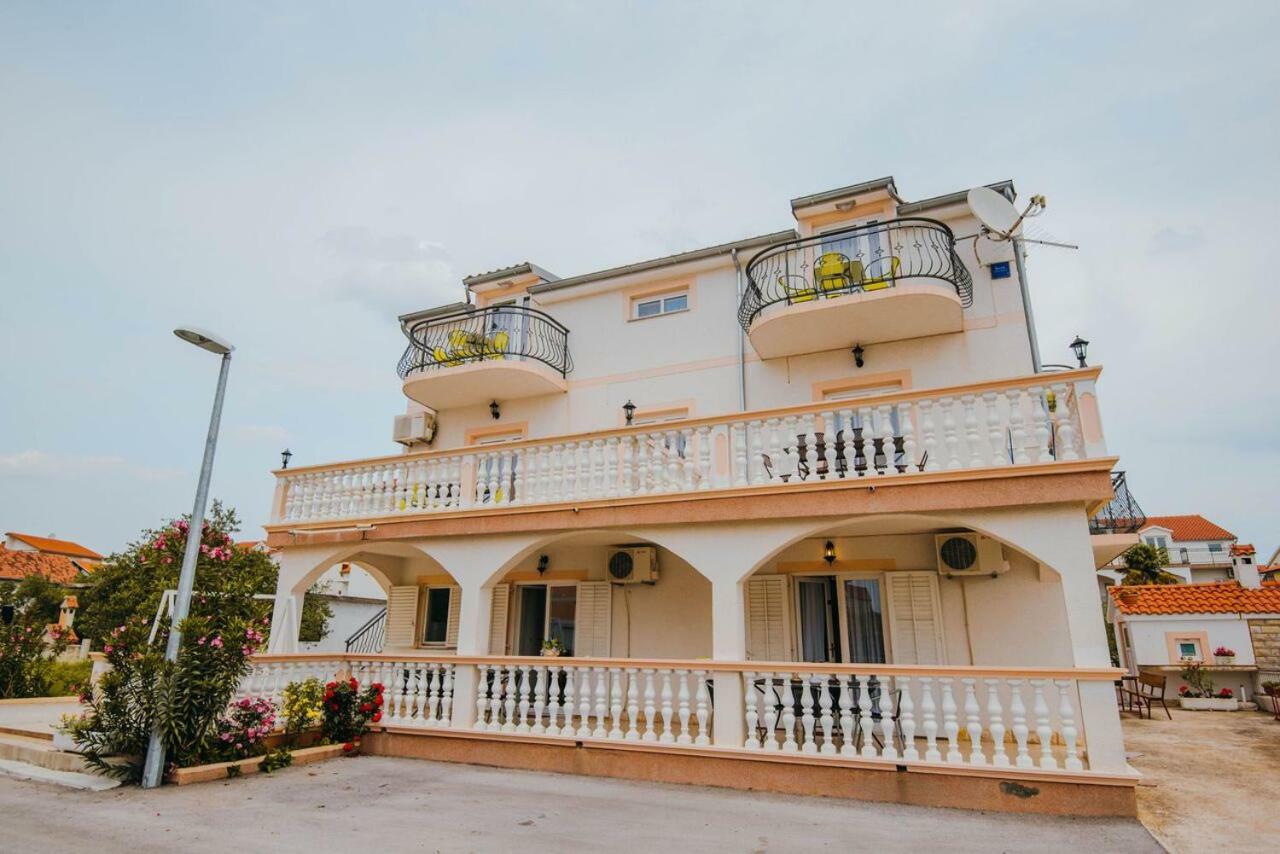 Apartmani Tamaris Vodice Eksteriør billede