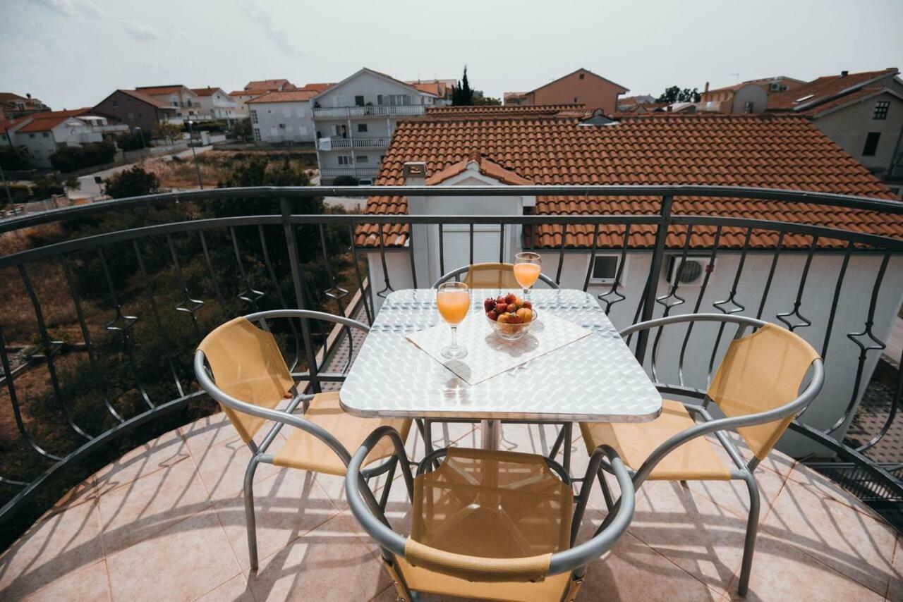 Apartmani Tamaris Vodice Eksteriør billede